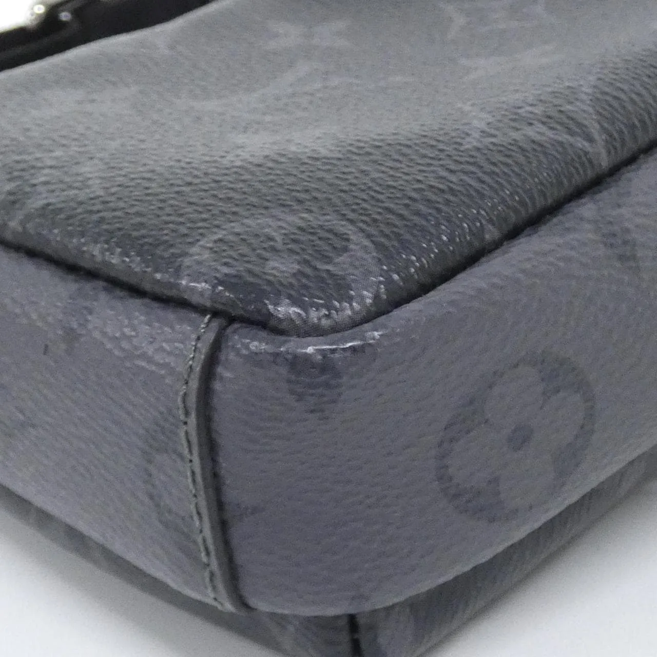 LOUIS VUITTON Eclipse M81321 肩背包 Monogram 3
