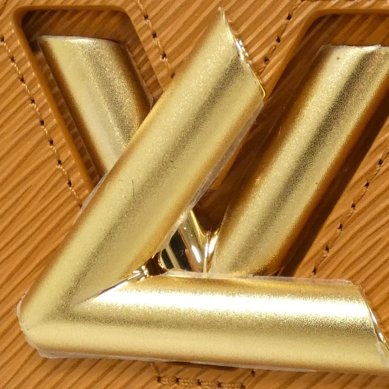 LOUIS VUITTON Twist M59686 肩背包 Epi 4