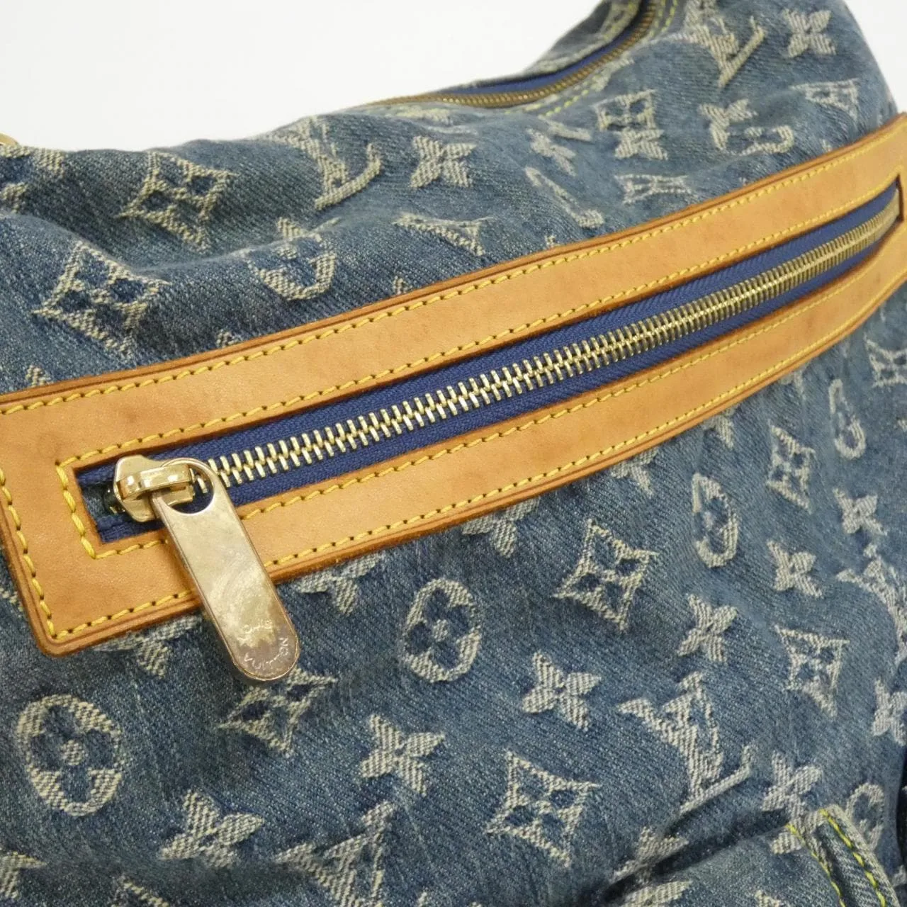 LOUIS VUITTON M95048 肩背包 Monogram 4