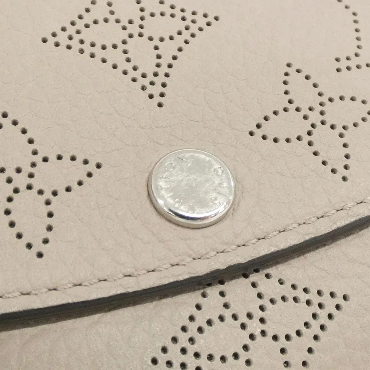 LOUIS VUITTON Mahina M82680 銀包 黑色 中古品A - 縮圖 3