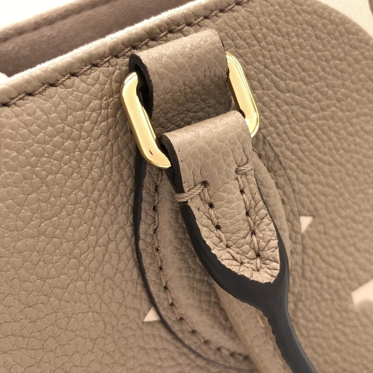 LOUIS VUITTON OnTheGo M45779 Handbag Monogram 4
