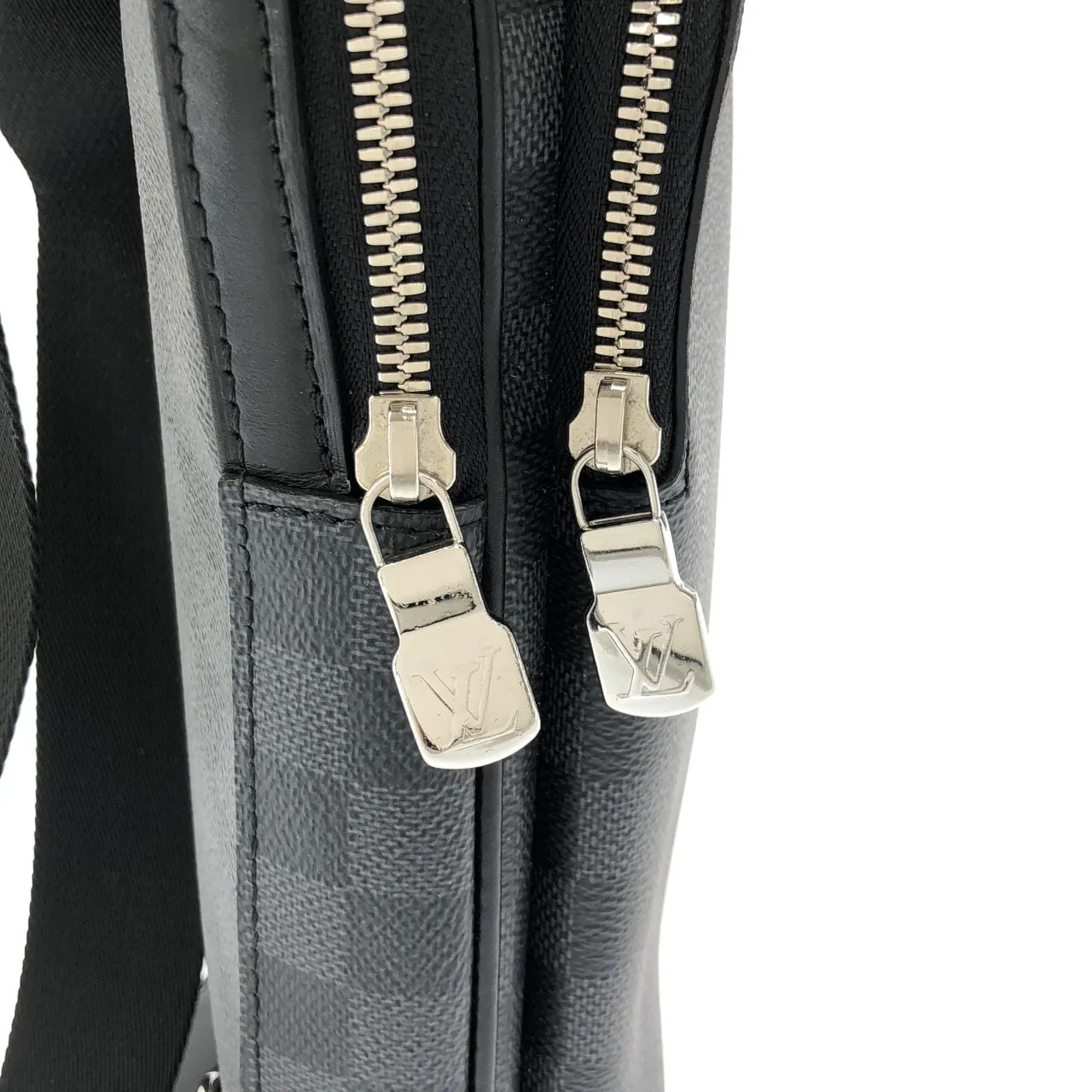 LOUIS VUITTON Avenue N45302 Shoulder Damier 4