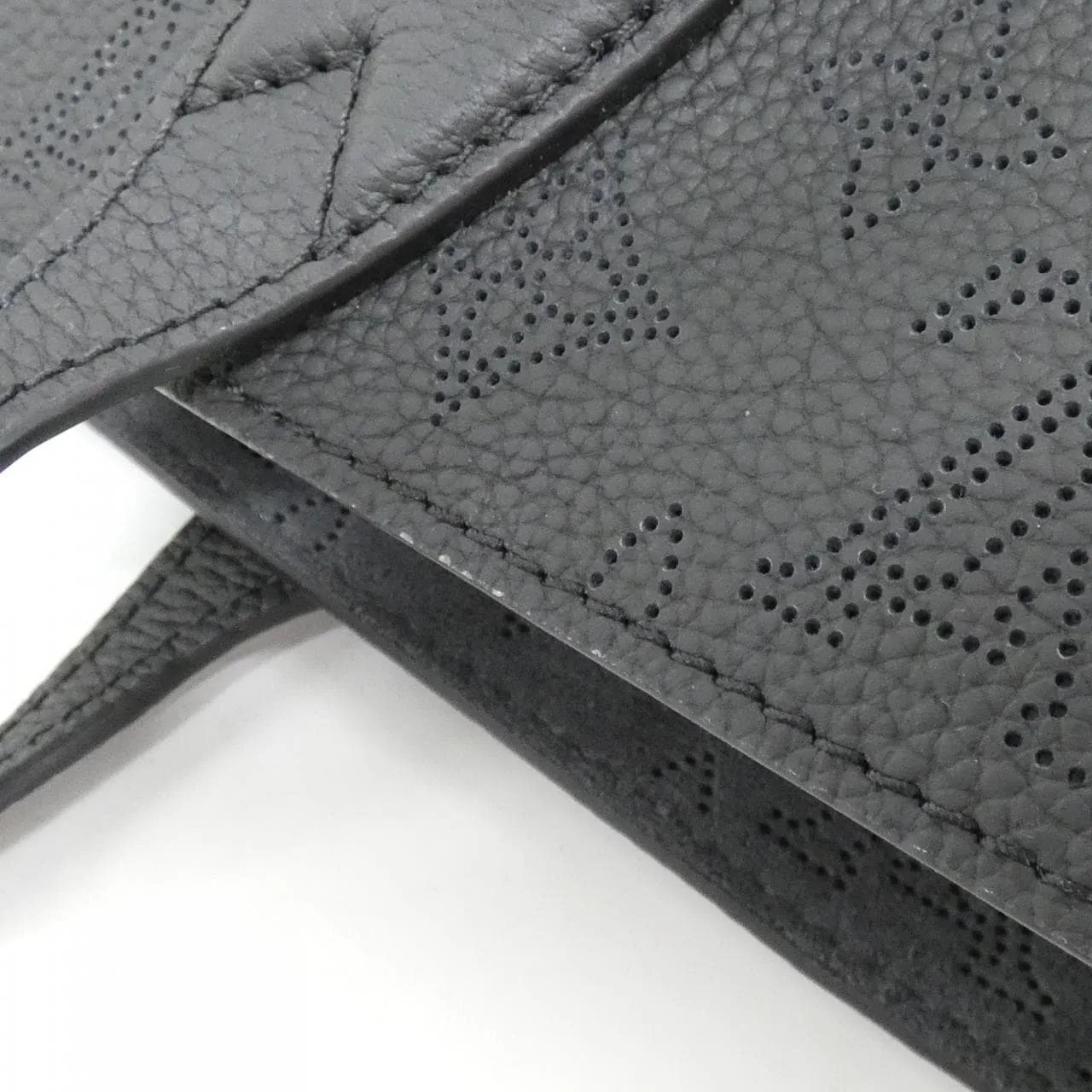 LOUIS VUITTON Mahina M21848 手提包 5