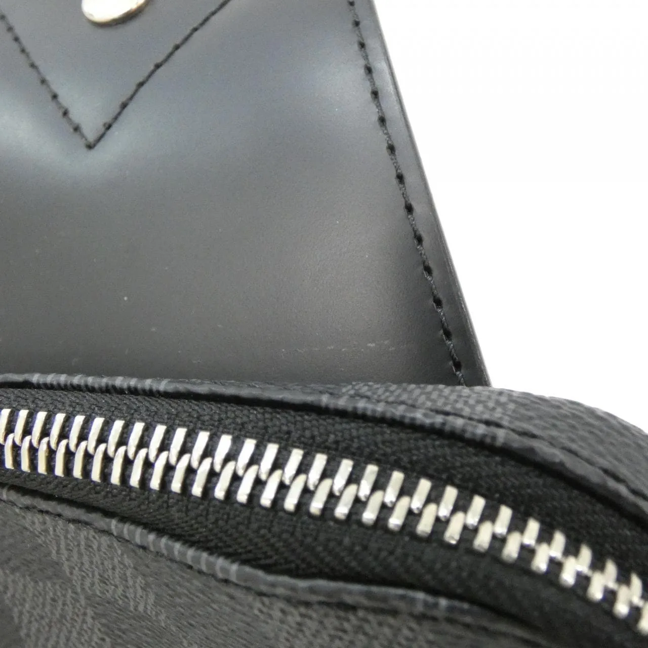 LOUIS VUITTON Avenue N41719 Shoulder Damier 5