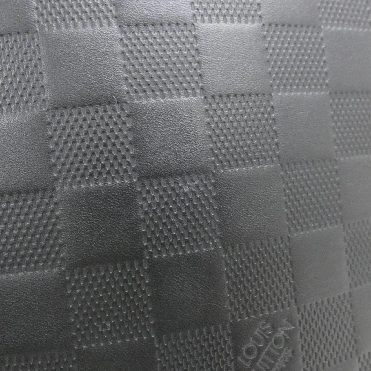 LOUIS VUITTON Avenue N45303 Shoulder Damier 4
