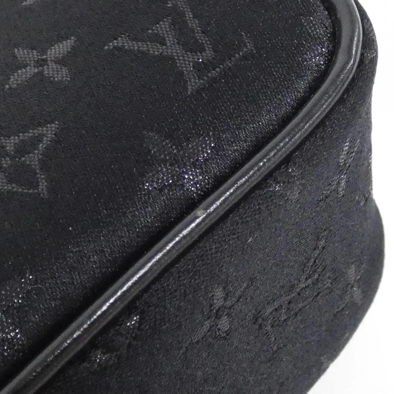 LOUIS VUITTON Pochette M92275 小斜揹包 緞面 3
