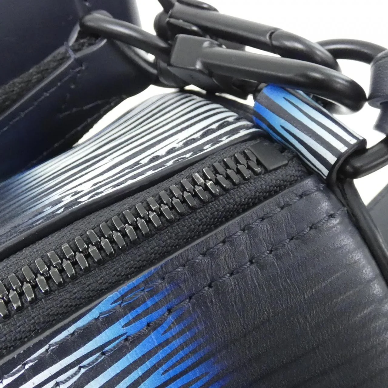 LOUIS VUITTON M23744 肩背包 Damier 5