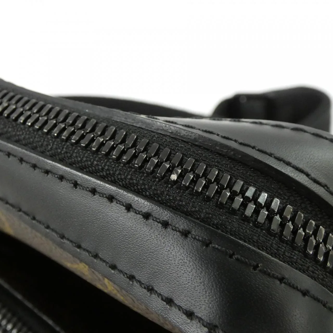 LOUIS VUITTON M46266 肩背包 Monogram 5