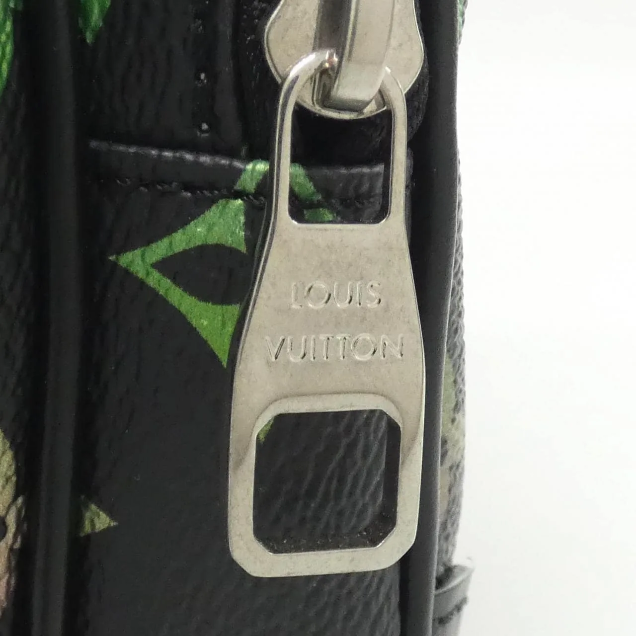 LOUIS VUITTON M13898 肩背包 Monogram 5
