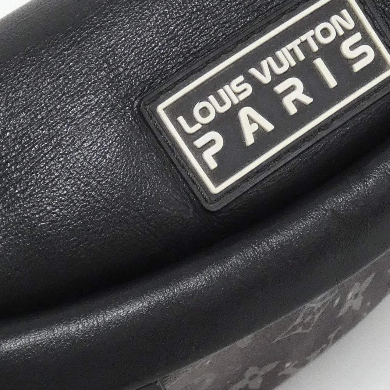 LOUIS VUITTON Discovery M44444 Shoulder Monogram 4