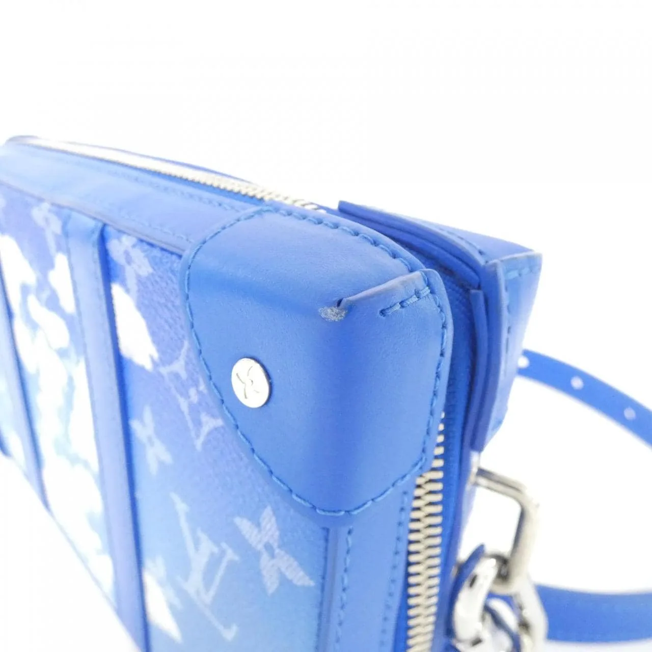 LOUIS VUITTON Soft Trunk M45432 Shoulder Monogram 4