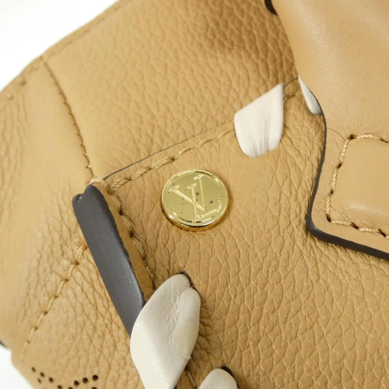 LOUIS VUITTON Mahina M21585 手提包 4