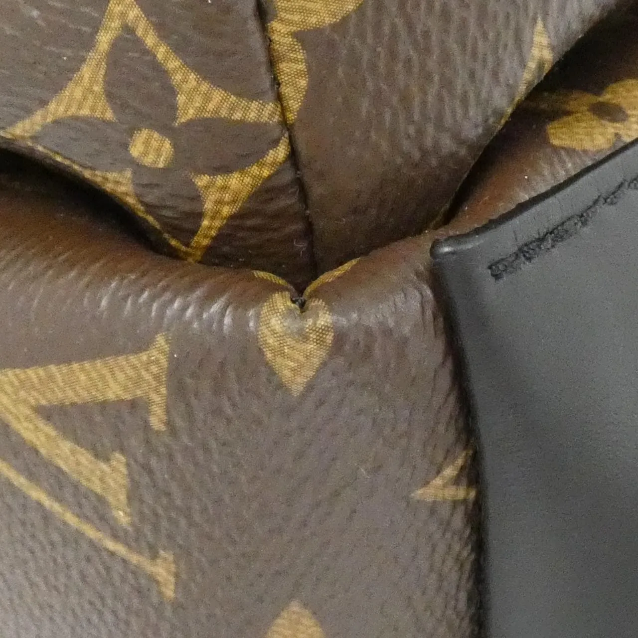LOUIS VUITTON Discovery M46684 背包 Monogram 3