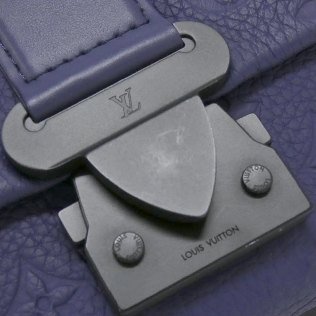 LOUIS VUITTON M11692 肩背包 Monogram 4