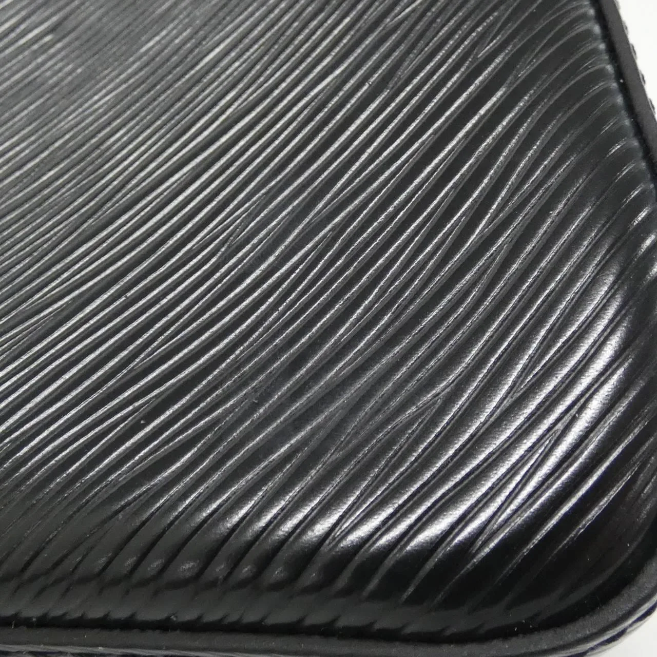 LOUIS VUITTON M21703 肩背包 Epi 5