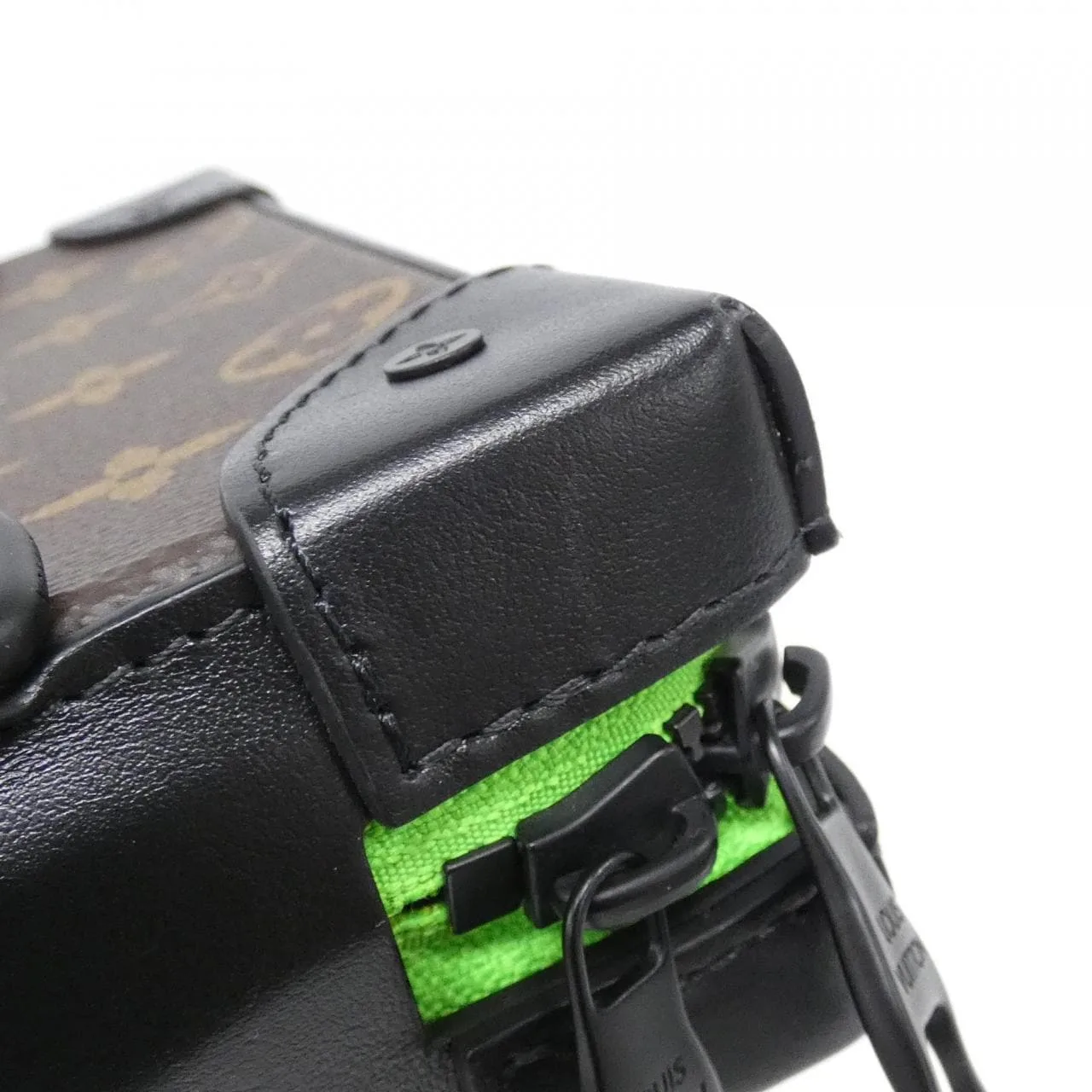 LOUIS VUITTON Soft Trunk M80144 Shoulder Monogram 3