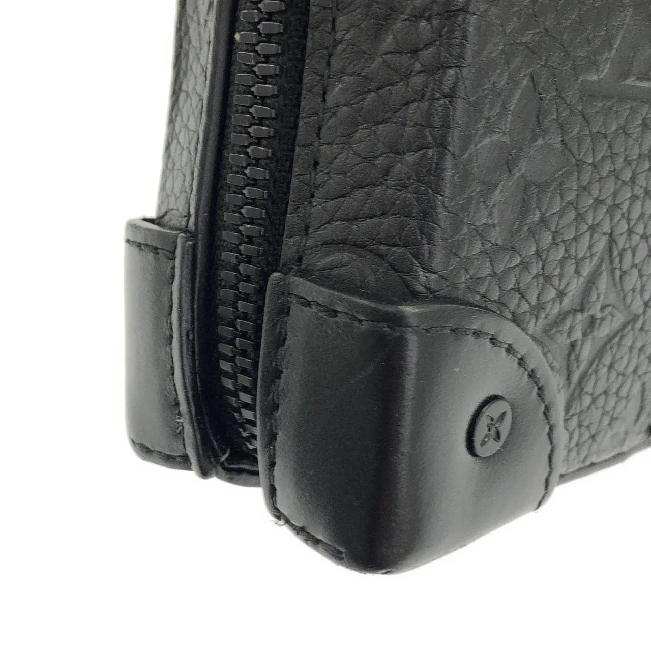 LOUIS VUITTON Soft Trunk M80224 Shoulder Monogram Black Monogram Rank A - Thumbnail 4
