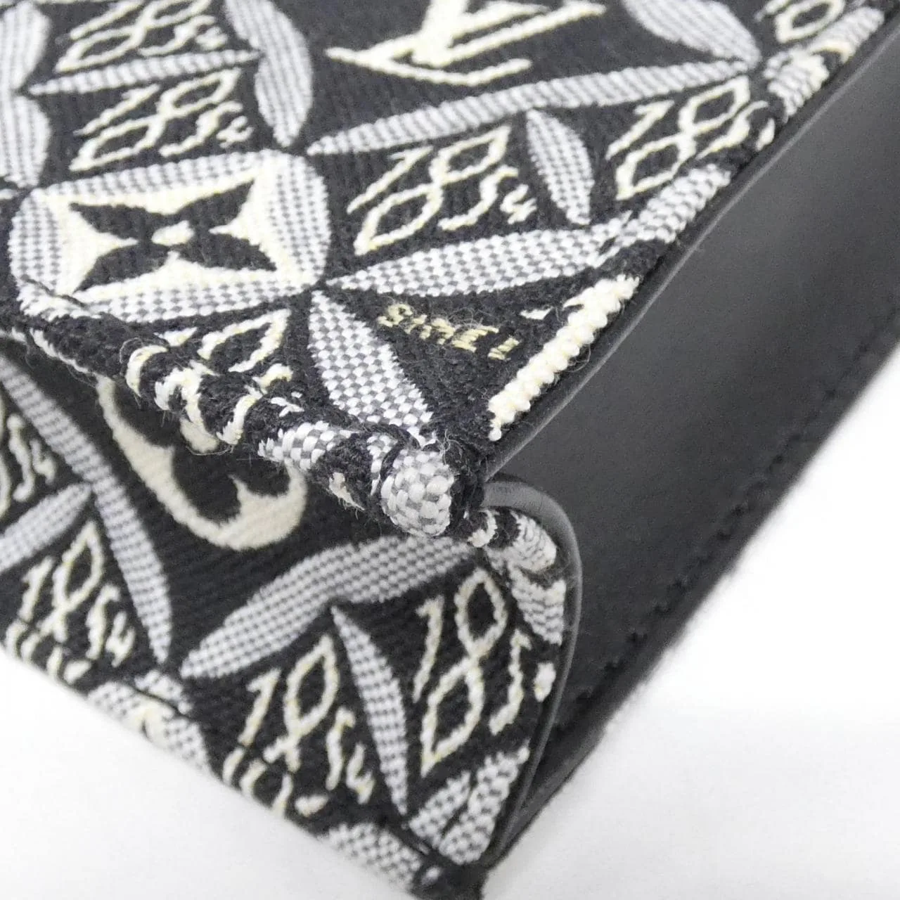 LOUIS VUITTON M80484 Handbag 2