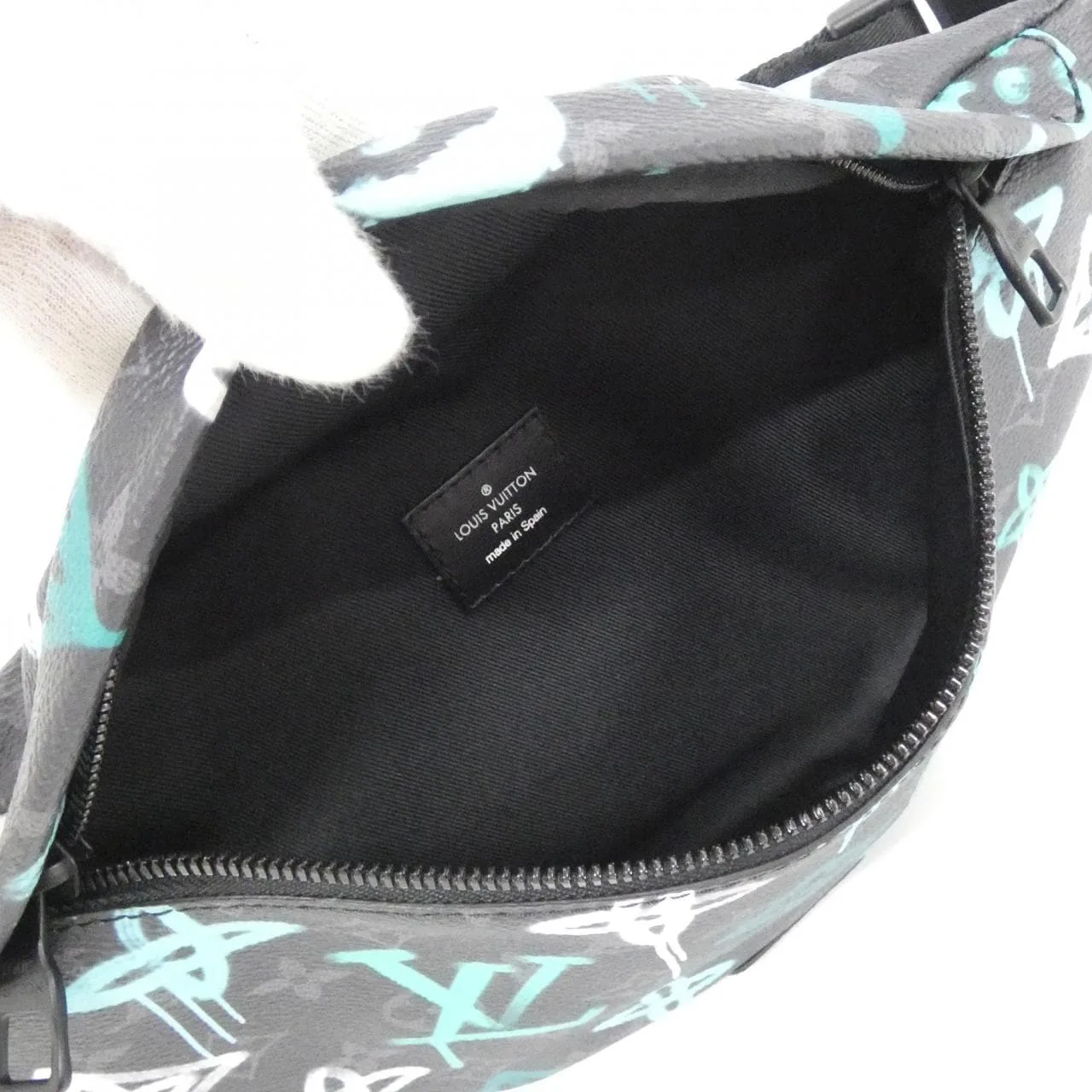 LOUIS VUITTON Discovery M21397 Shoulder Monogram 5