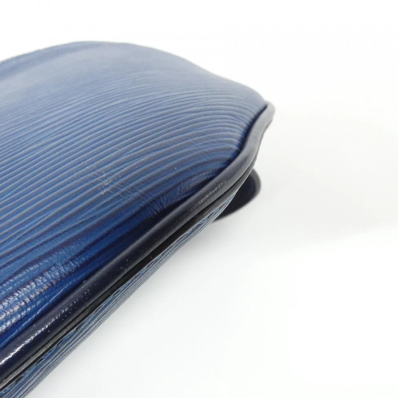 LOUIS VUITTON Bum Bag M53301 肩背包 Epi 3