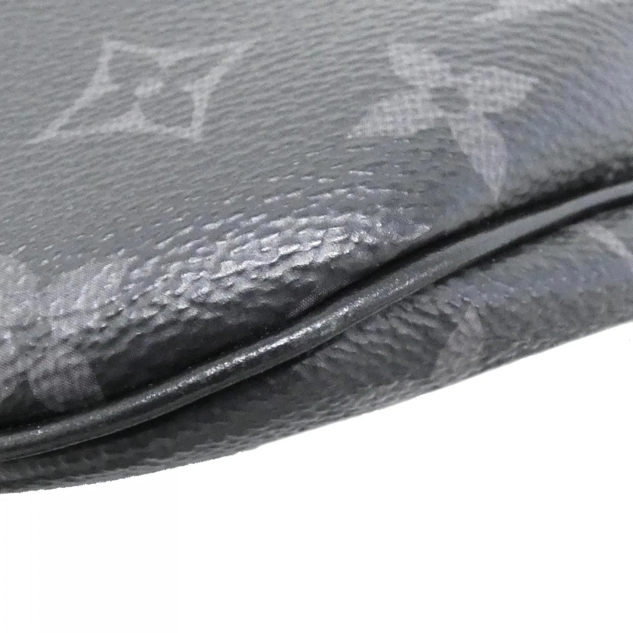 LOUIS VUITTON Discovery M46035 Shoulder Monogram 3