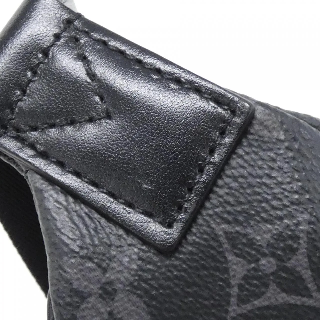 LOUIS VUITTON Discovery M46035 Shoulder Monogram 4