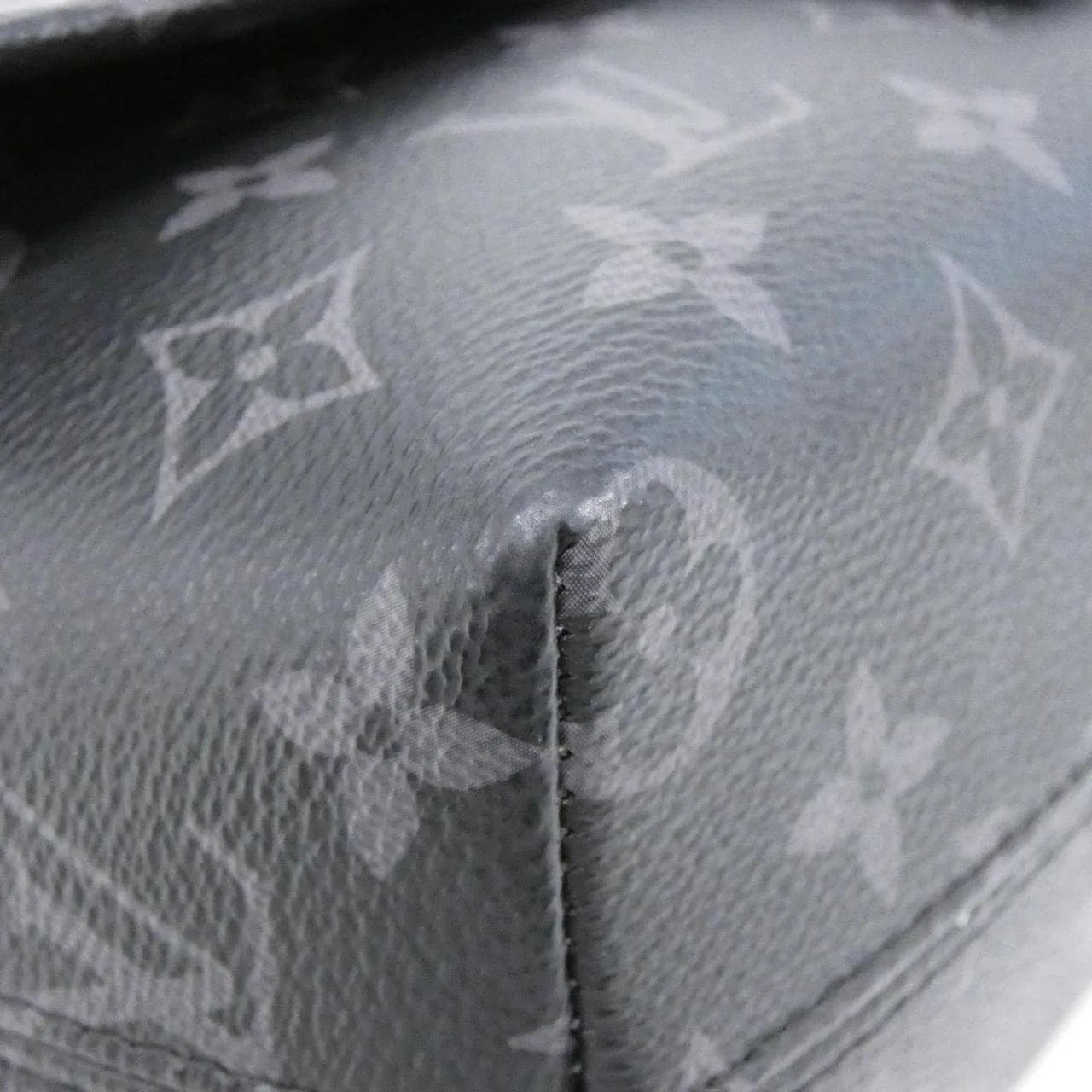 LOUIS VUITTON Eclipse M46794 肩背包 Monogram 3
