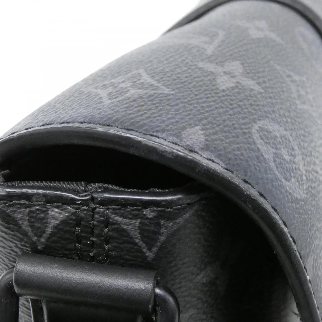 LOUIS VUITTON Eclipse M46794 肩背包 Monogram 5