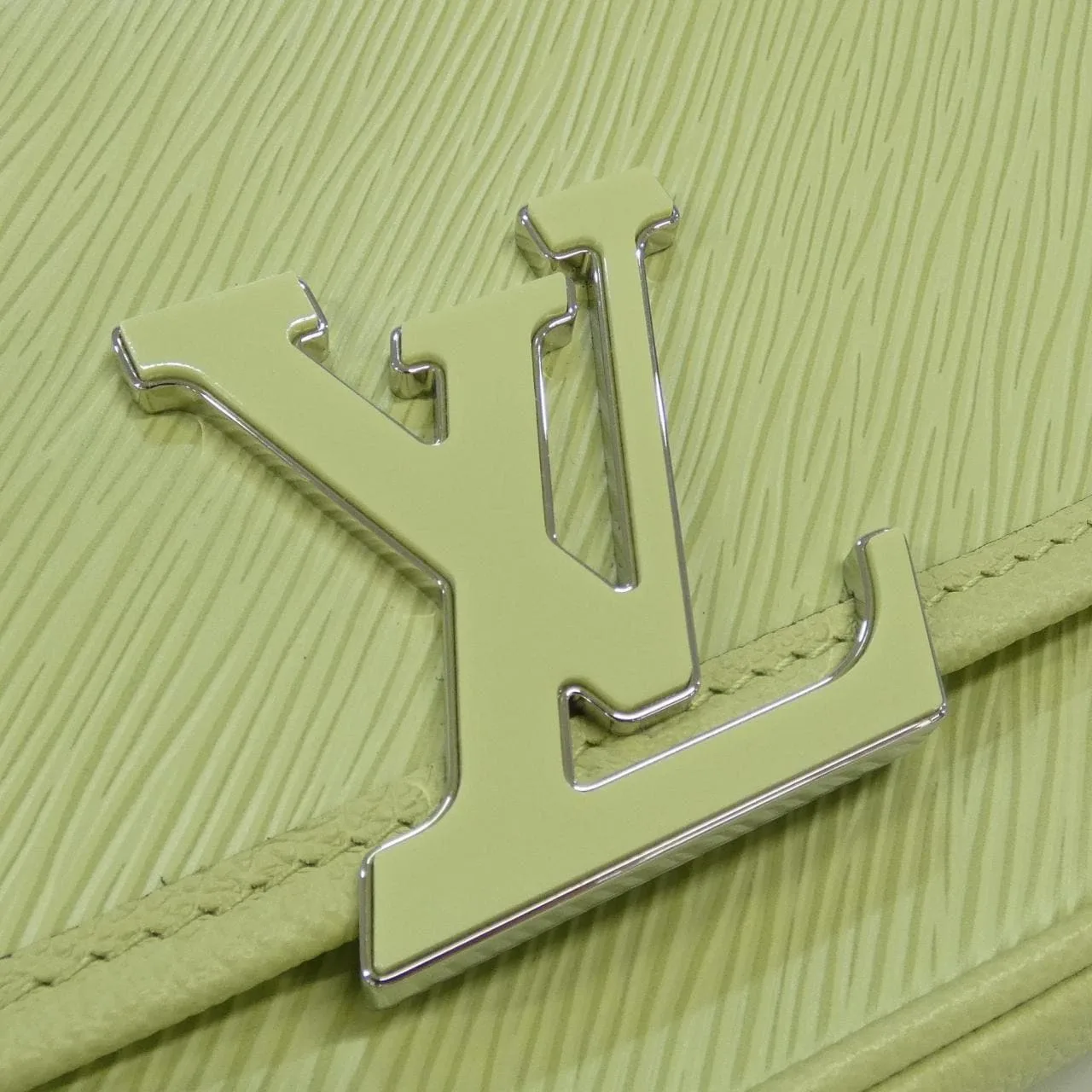 LOUIS VUITTON M22960 Shoulder Epi 4