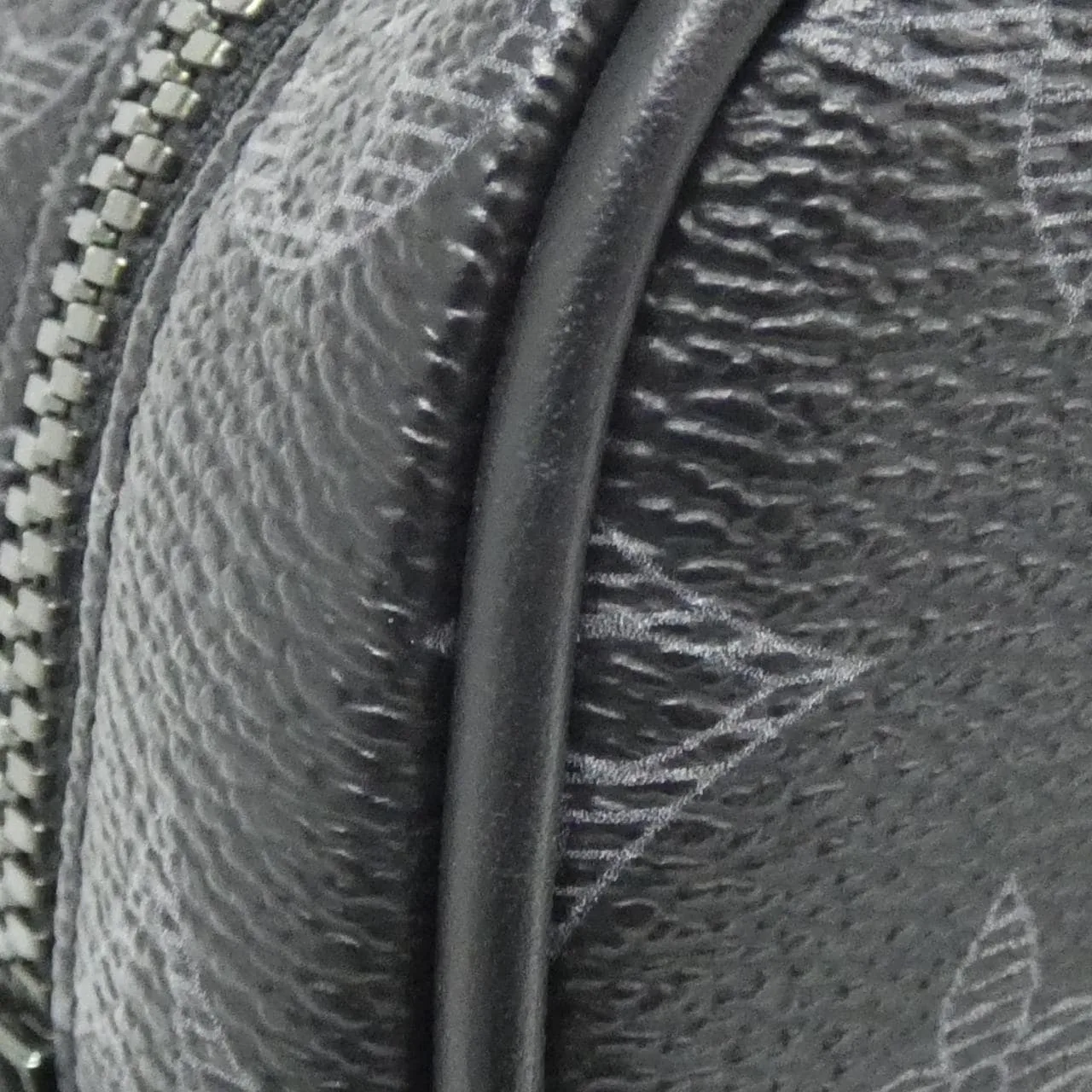 LOUIS VUITTON Eclipse M43677 肩背包 Monogram 5
