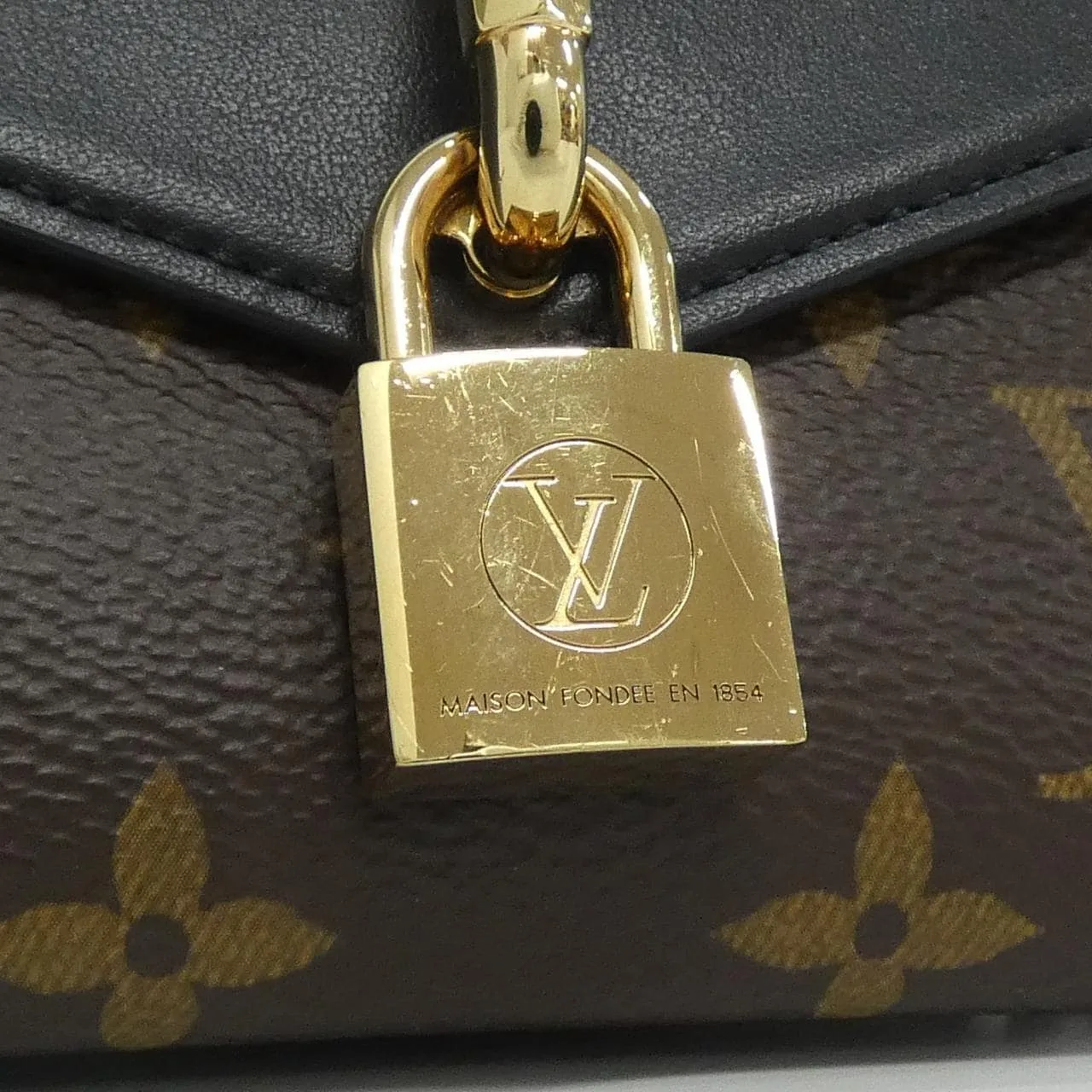 LOUIS VUITTON M80559 肩背包 Monogram 4