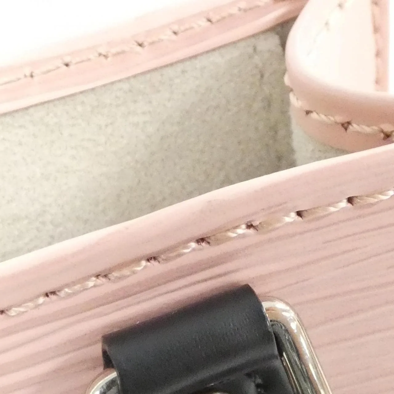 LOUIS VUITTON M69575 Shoulder Epi 5