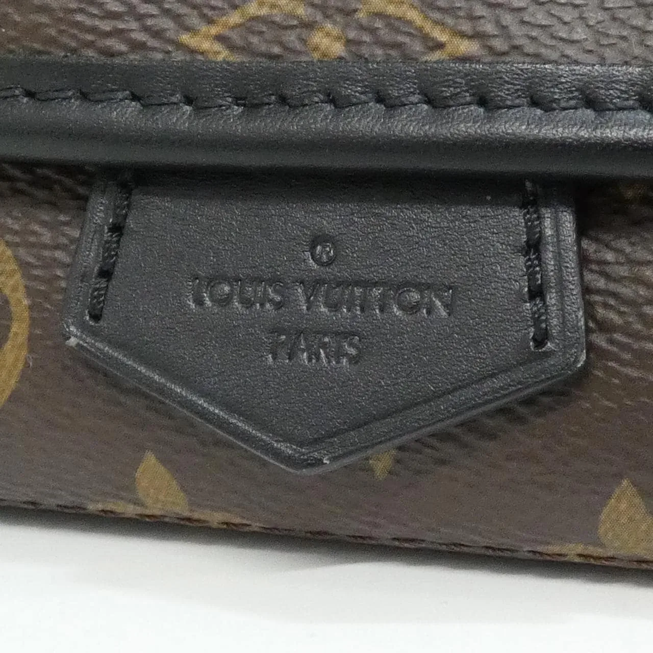 LOUIS VUITTON M45557 肩背包 Monogram 4