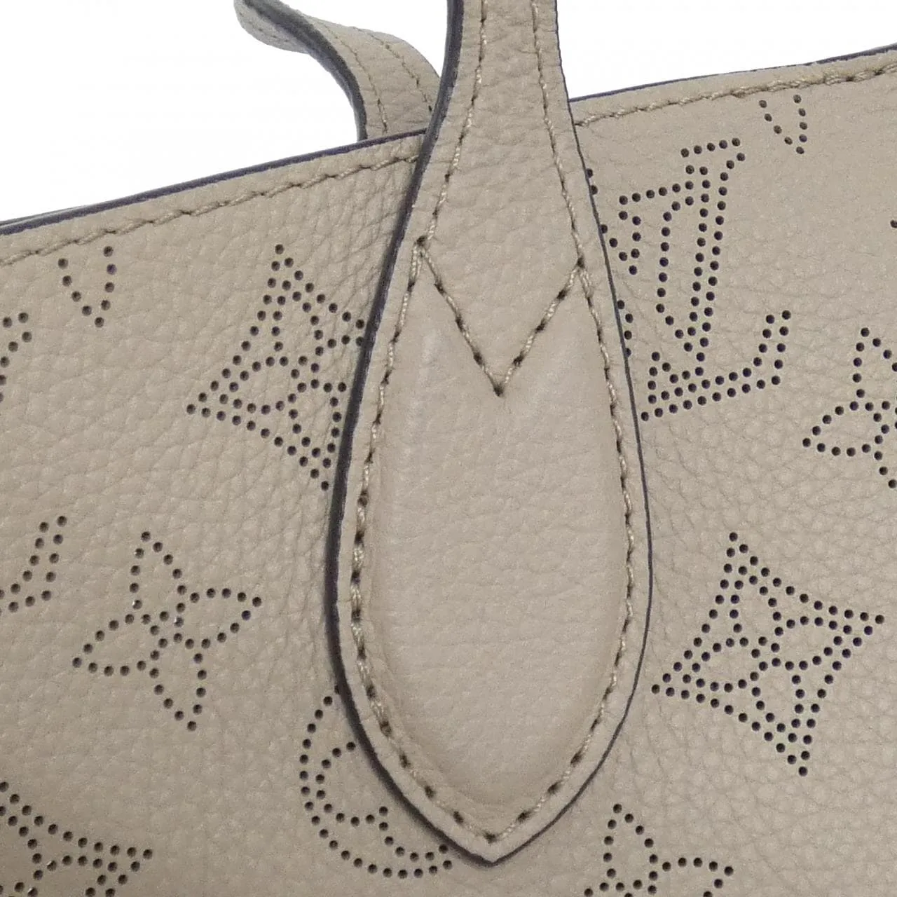 LOUIS VUITTON Mahina M21849 Handbag 4