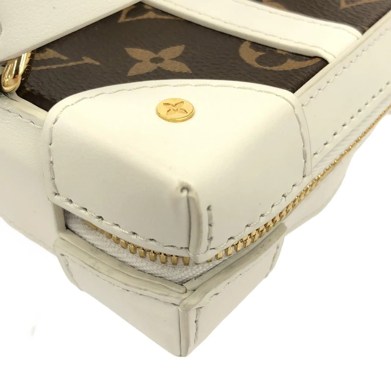LOUIS VUITTON Soft Trunk M80102 Shoulder Monogram 3