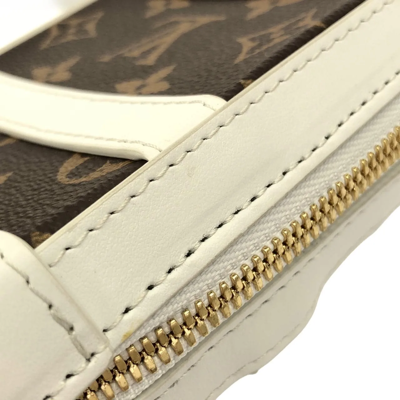 LOUIS VUITTON Soft Trunk M80102 Shoulder Monogram 5
