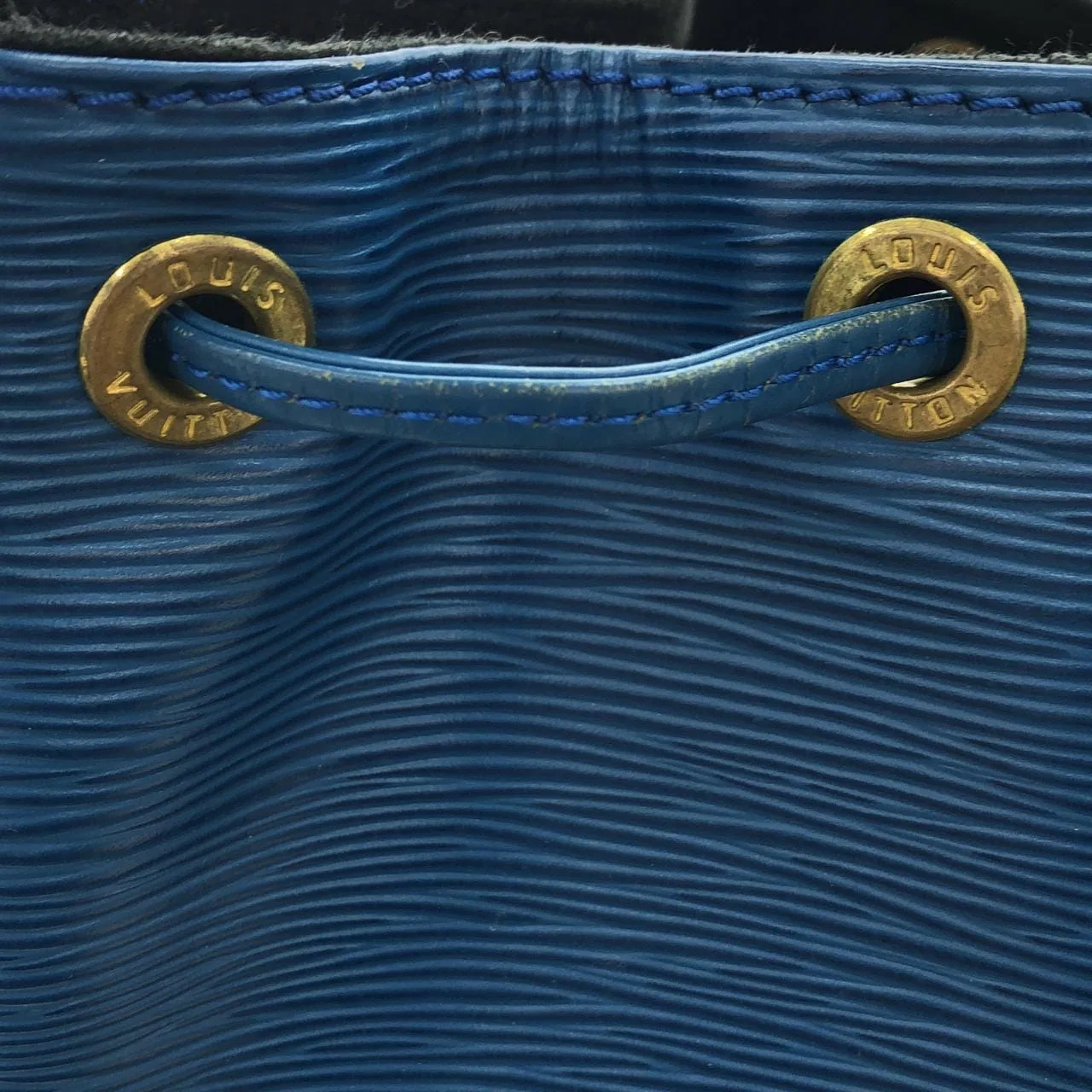 LOUIS VUITTON M44105 肩背包 Epi 4