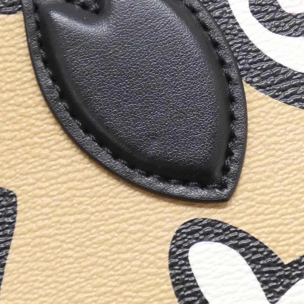 LOUIS VUITTON OnTheGo M45814 Handbag Canvas 黑色 帆布 中古品A - 縮圖 5