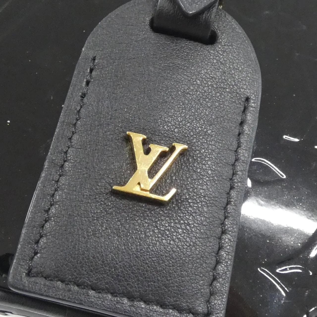 LOUIS VUITTON M90469 Shoulder Vernis 4
