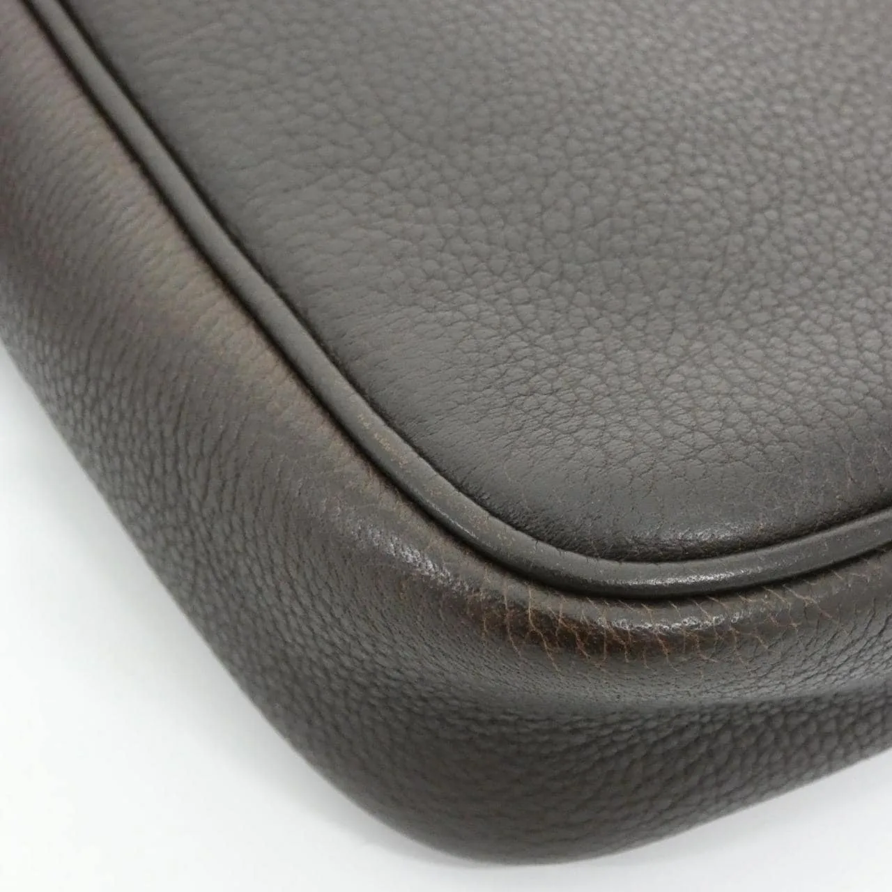 LOEWE 323 26 B06 肩背包 3