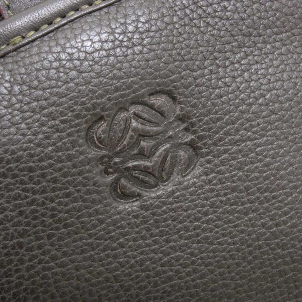 LOEWE 323 26 B06 肩背包 4