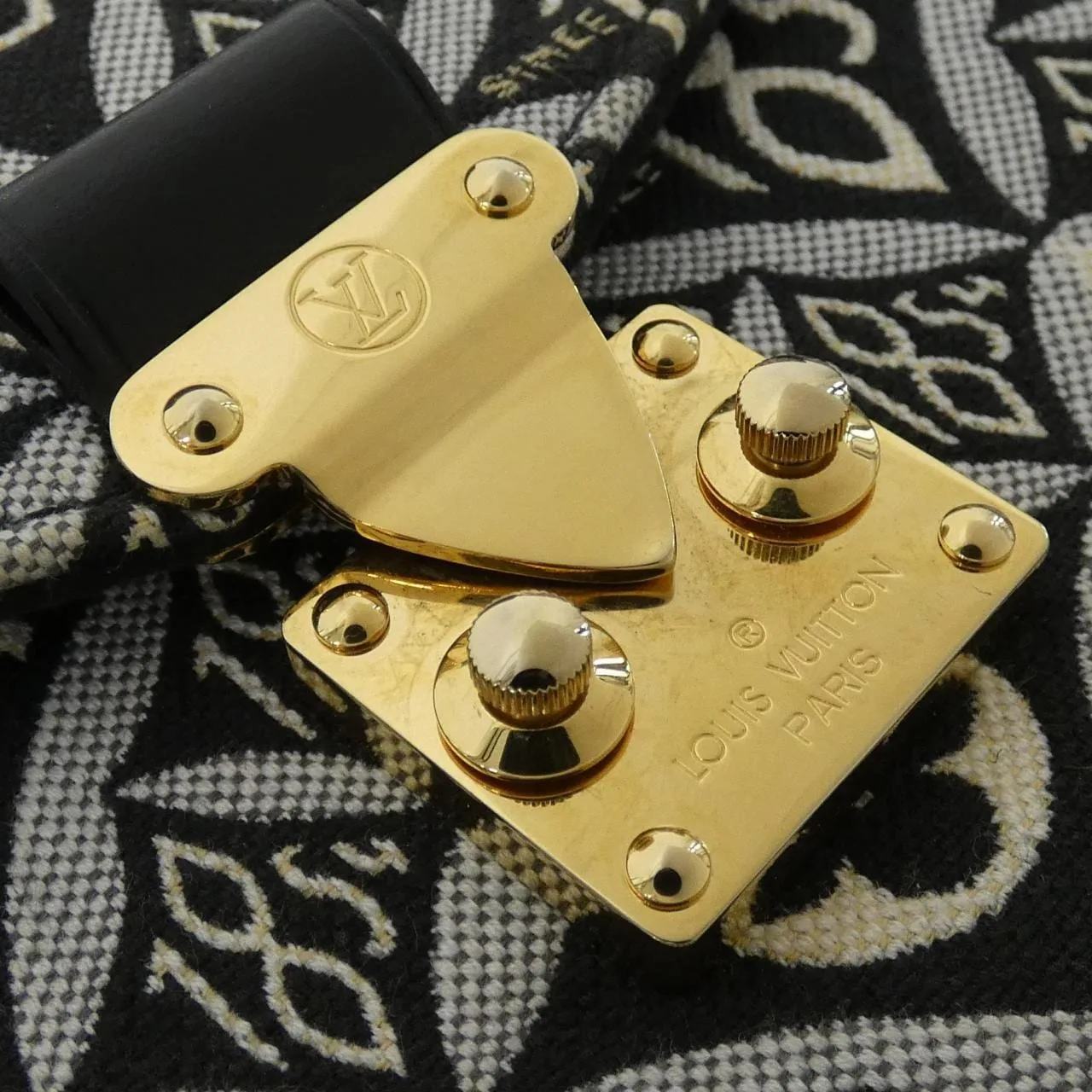 LOUIS VUITTON Pochette M57272 Handbag Black Rank B - Thumbnail 4