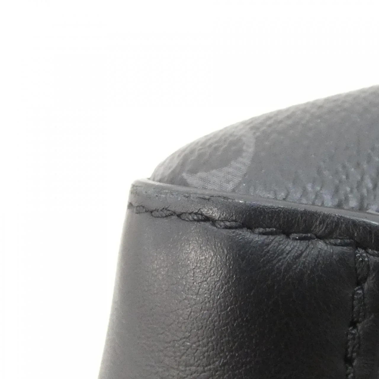 LOUIS VUITTON Eclipse M12681 肩背包 Monogram 3