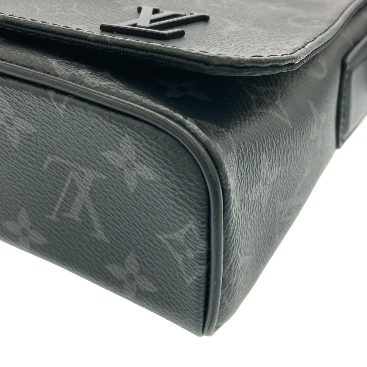 LOUIS VUITTON District M44000 肩背包 Monogram 3