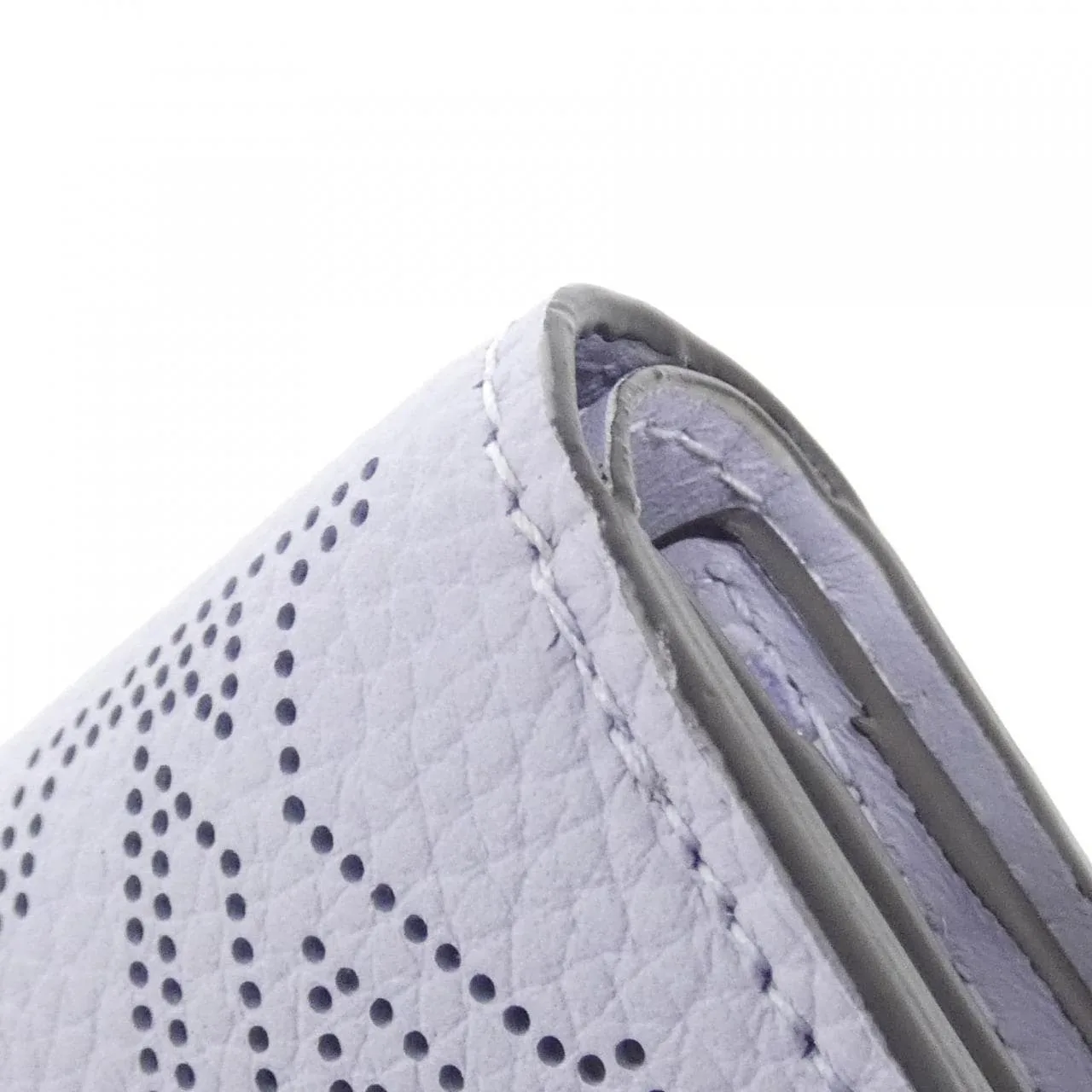 LOUIS VUITTON Mahina M82517 Coin Case 4