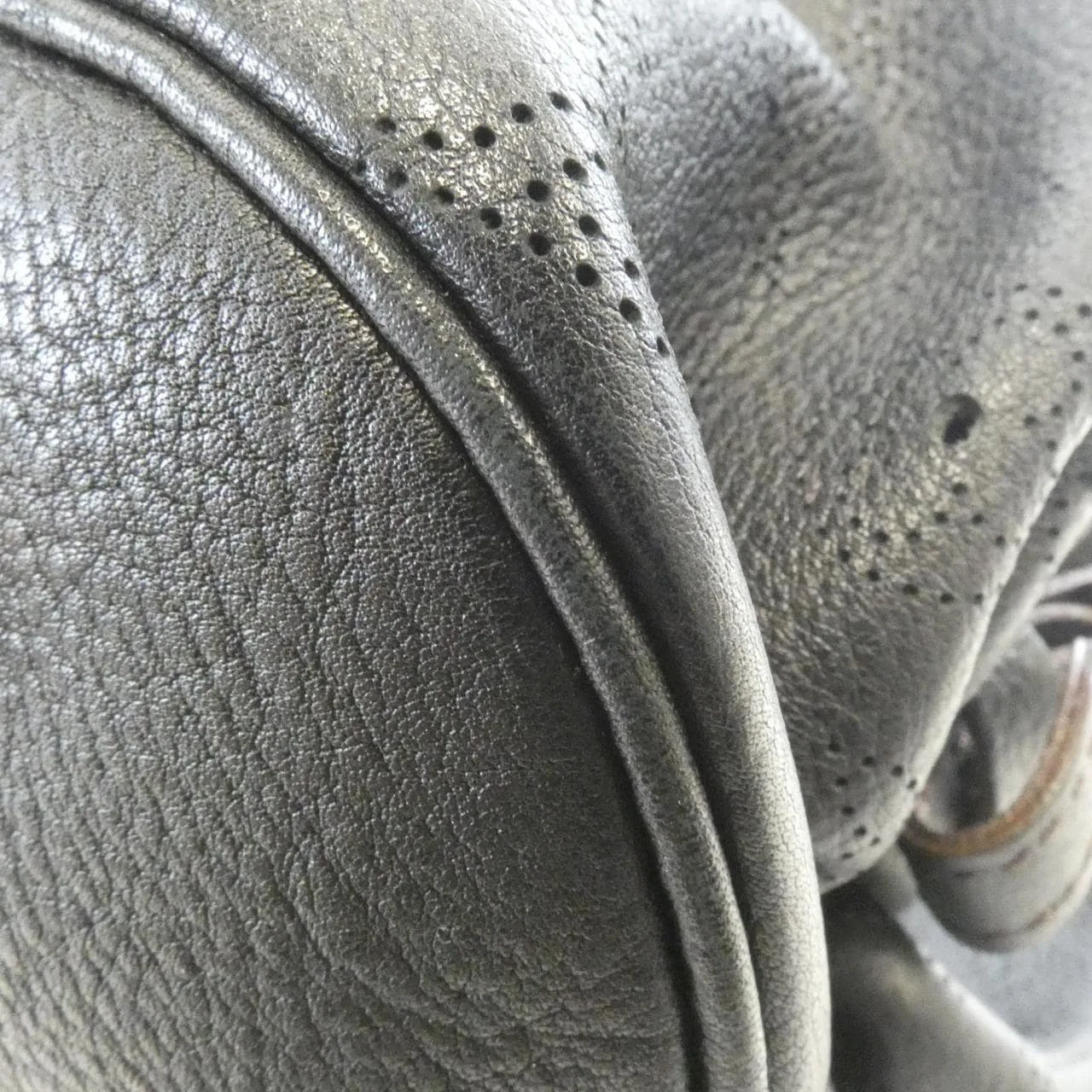 LOUIS VUITTON Mahina M95765 肩背包 3