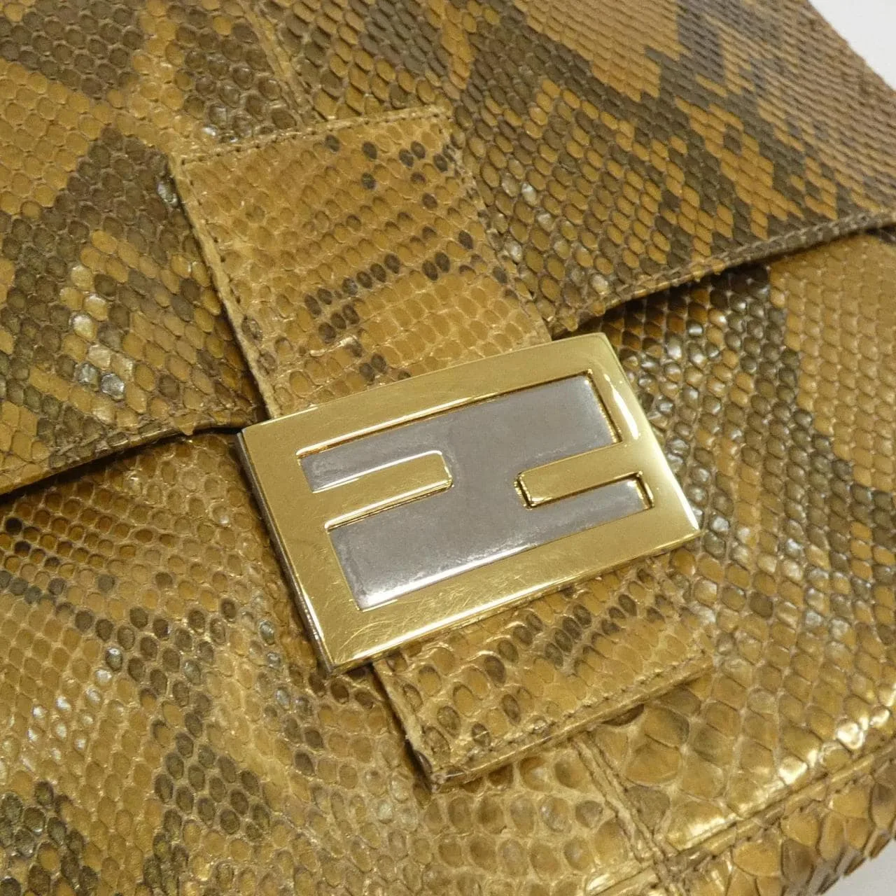 FENDI Baguette 26325 肩背包 蟒蛇皮 5