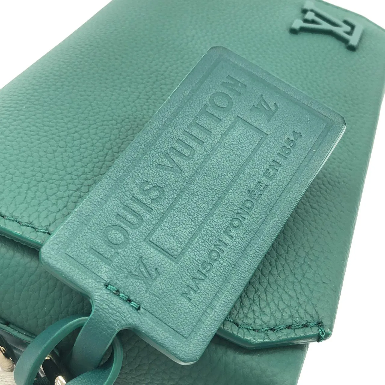 LOUIS VUITTON M82367 肩背包 羊皮 4