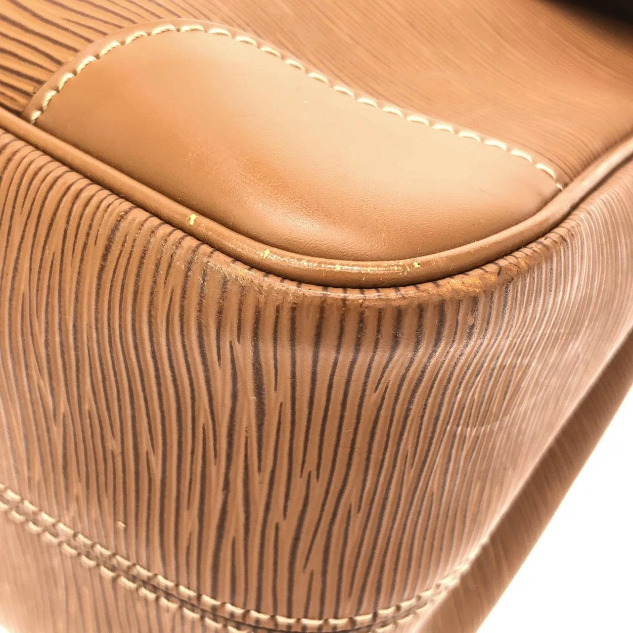 LOUIS VUITTON M5886I 肩背包 Epi 3