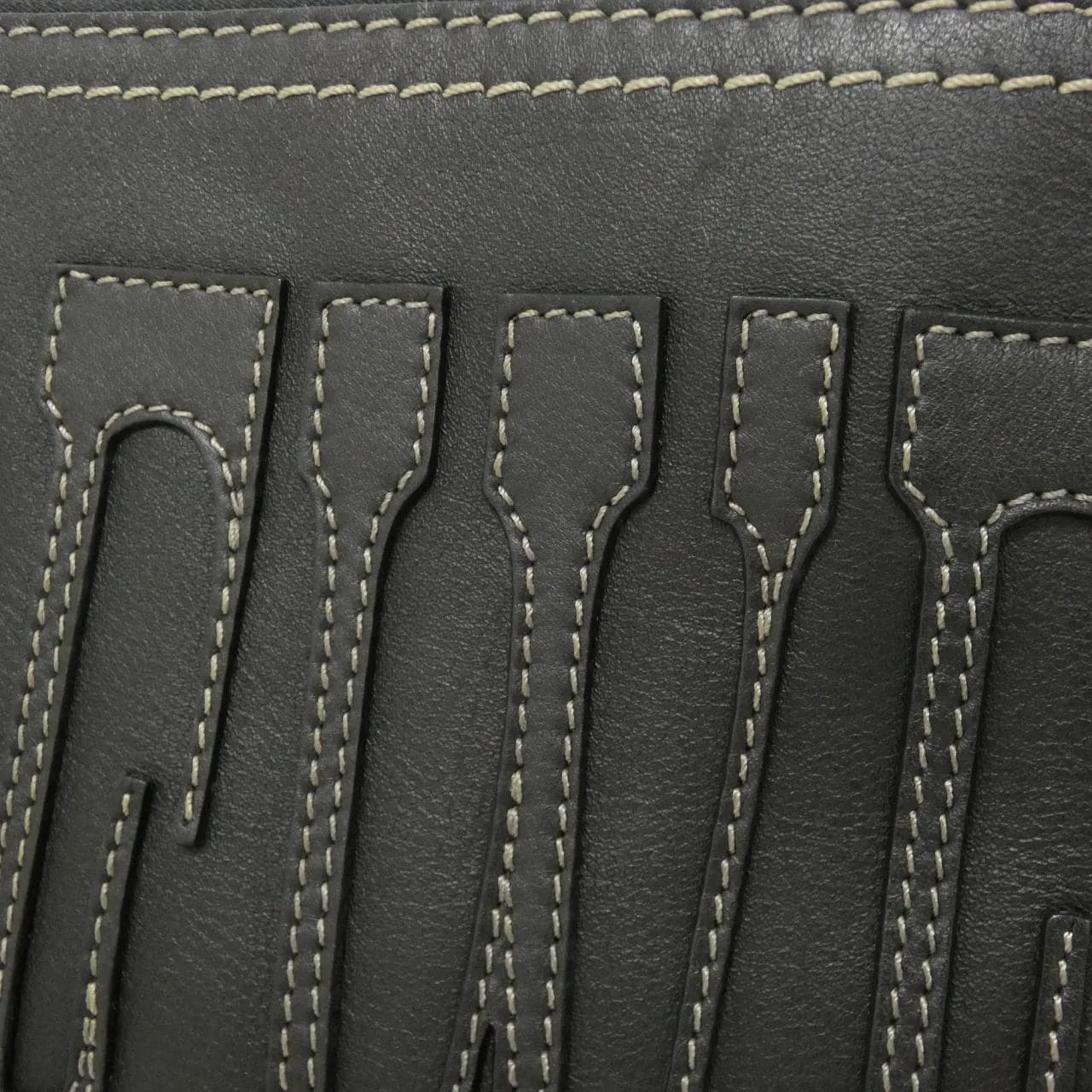 LOEWE 肩背包 皮革 4